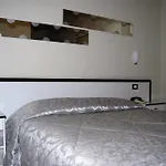 Отель Hotel Italia 3*