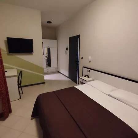 Ξενοδοχείο Italia 3*
