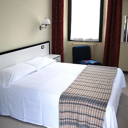 Hotel Italia 3*
