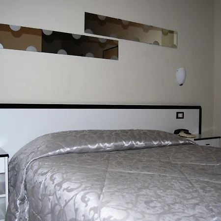 Hotel Italia 3*