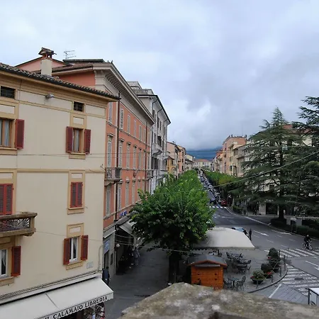 Italia فندق